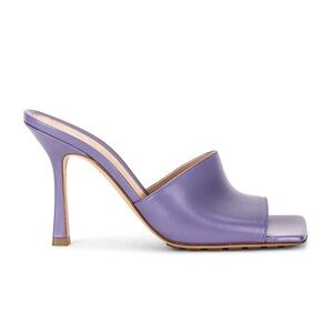 BOTTEGA VENETA 
Lambskin Stretch Mule Sandals 36.5 Lavender